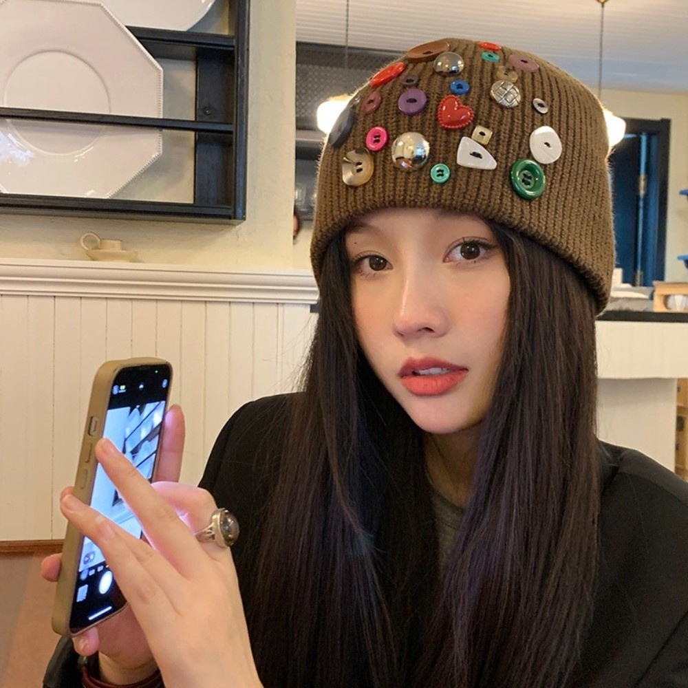 Яркая шапка-бини с пуговицами, – обзор и цена Beanie Cuffed Knit